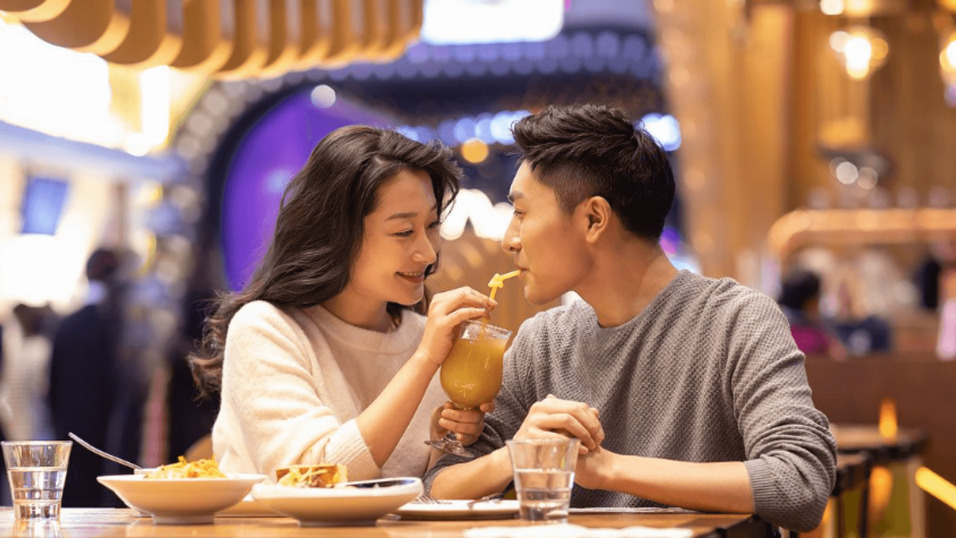 Chic Cafés for a Cozy Date