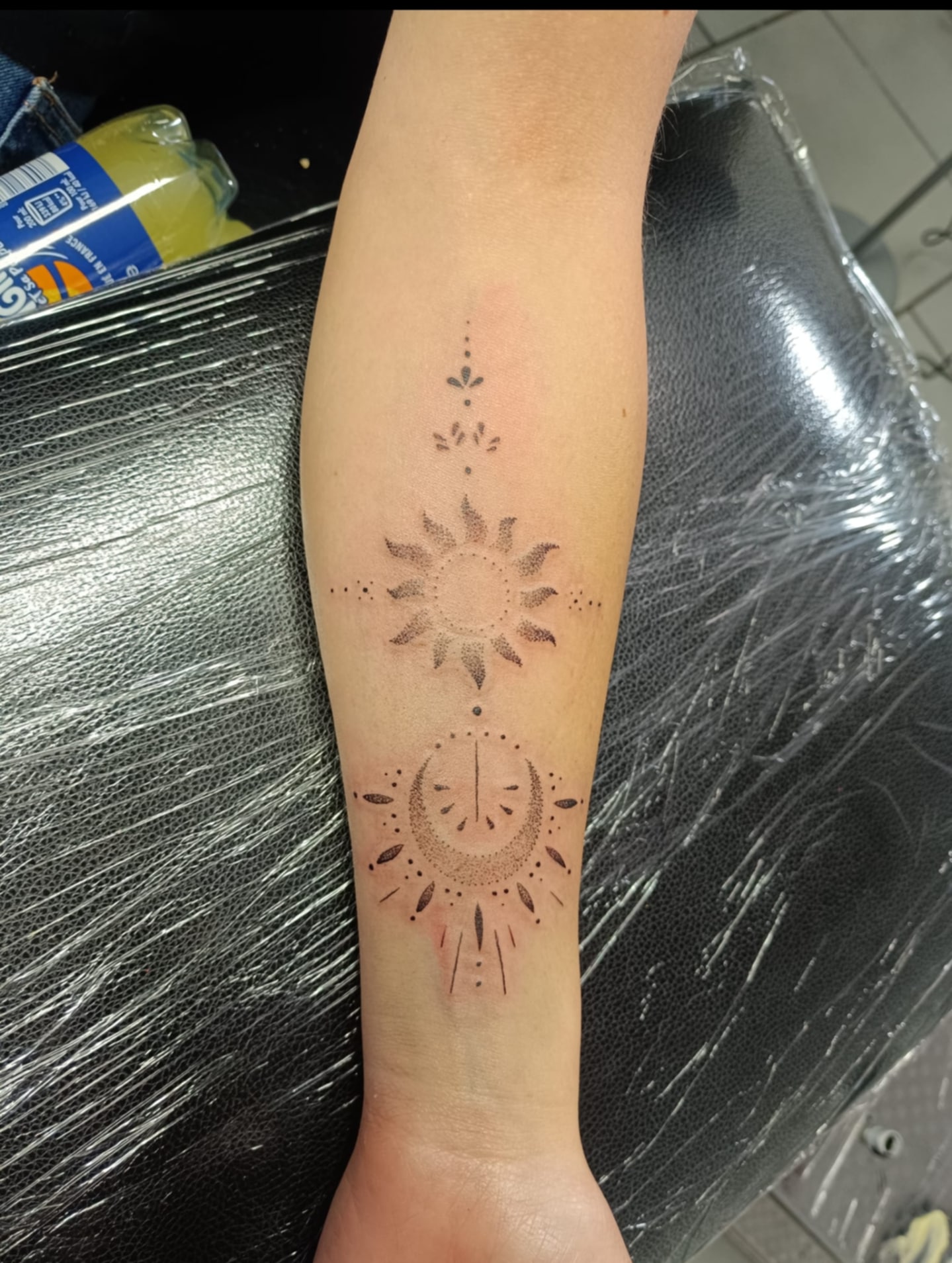 tatouage avant bras pour femme style minimaliste élégant