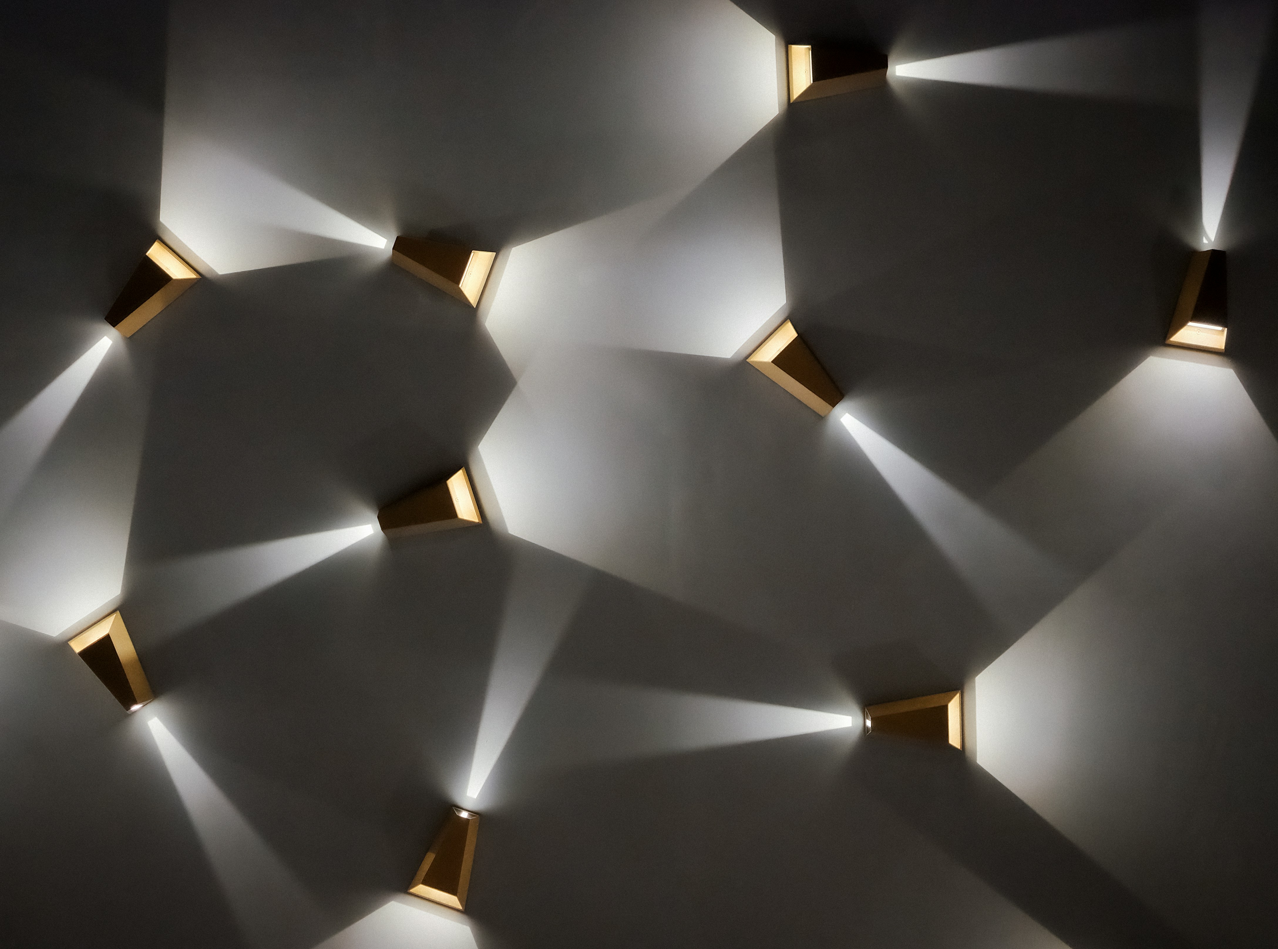 Modern lights by tawridat al hadaf ksa