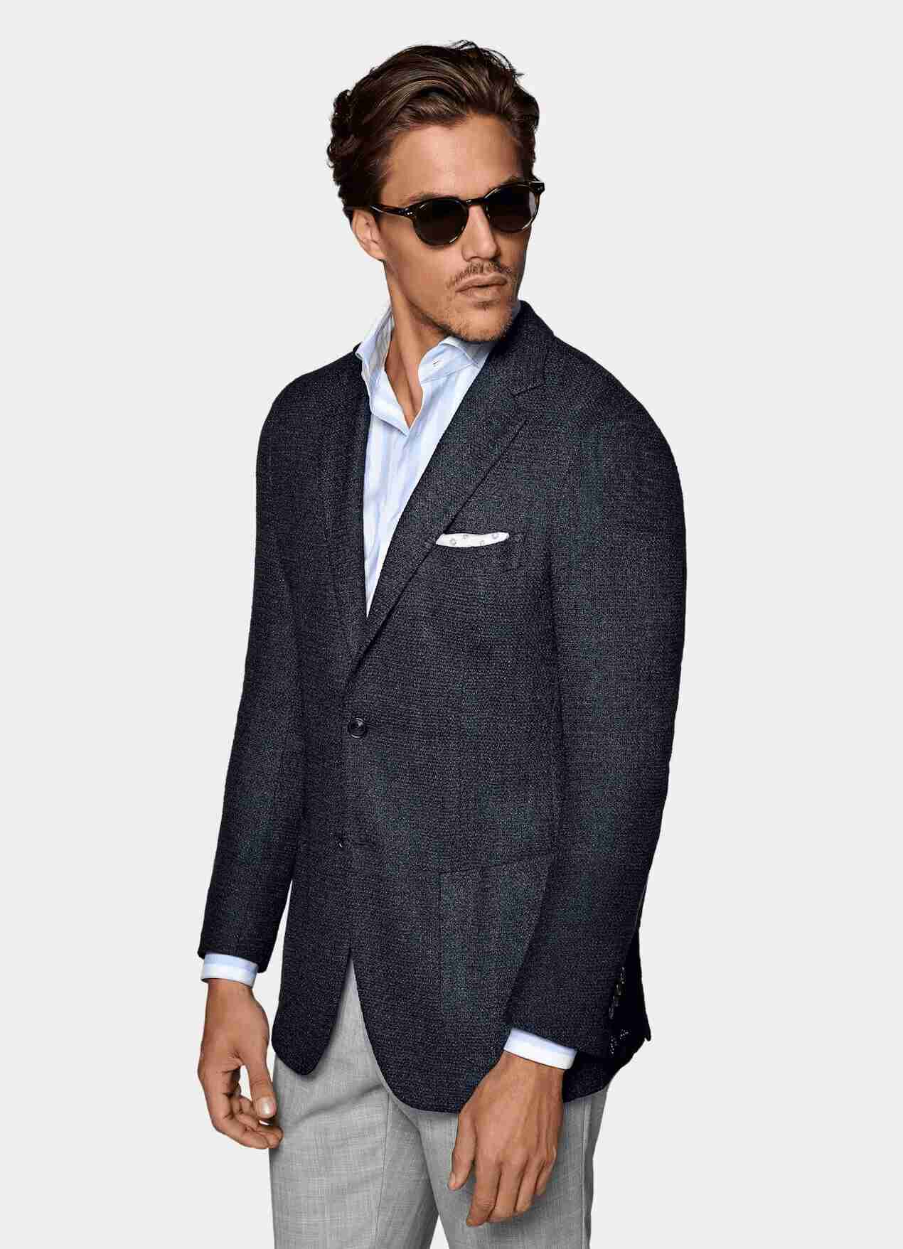 Férfi sportzakóban