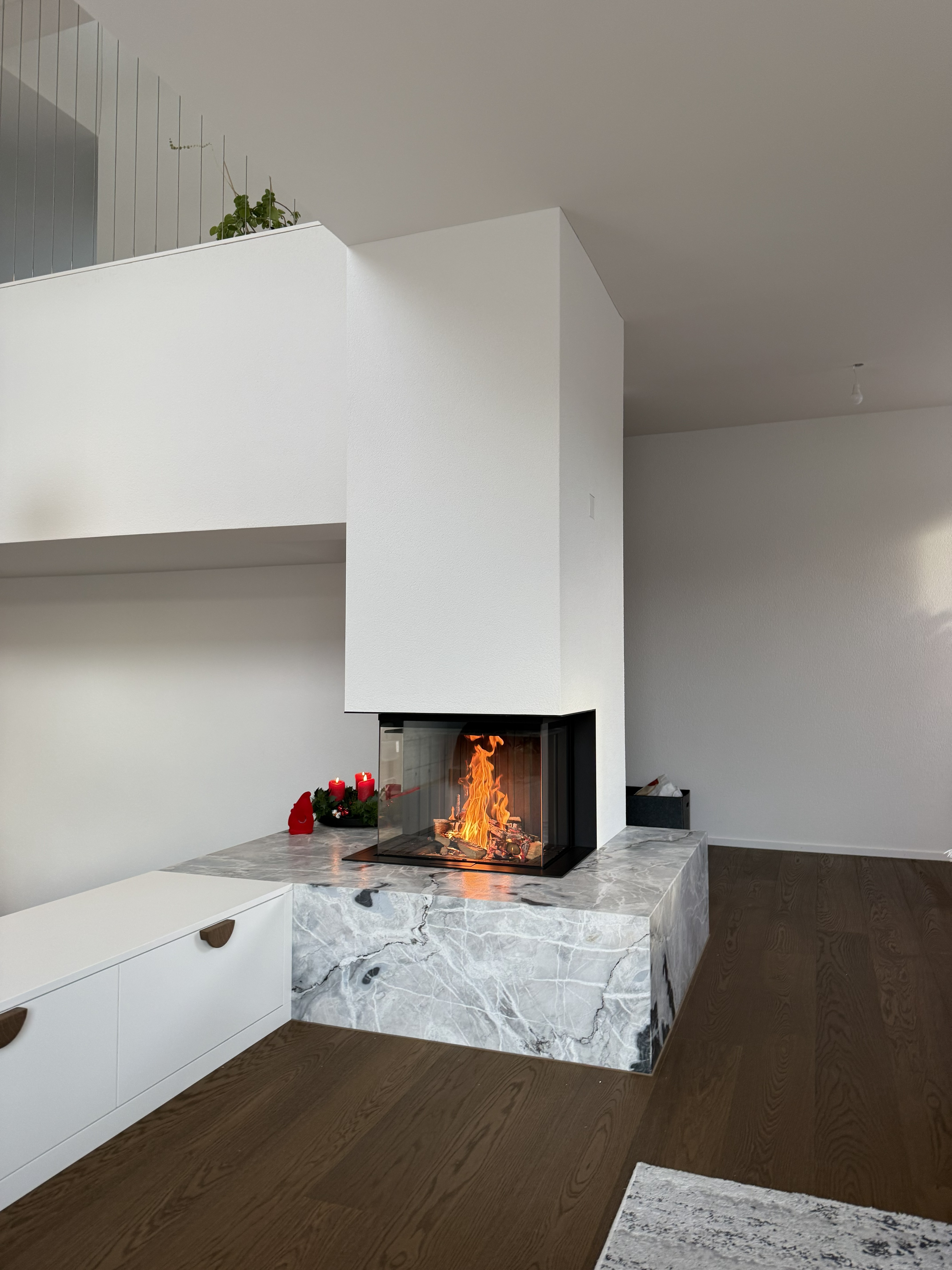 Cheminée mit Granitverkleidung