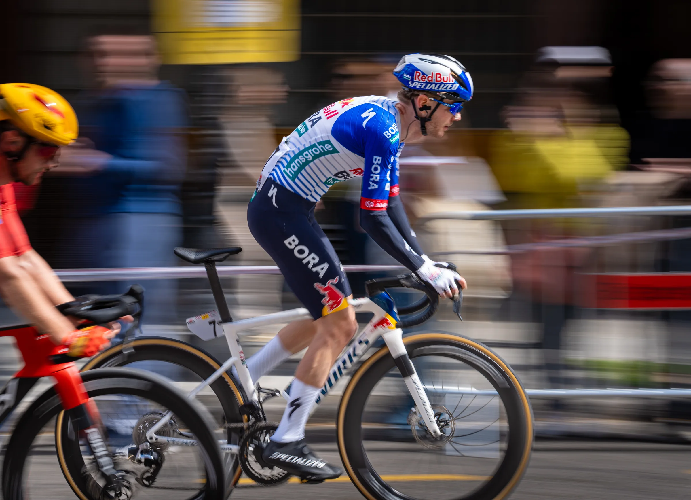 Paisaje y ciclismo en la Volta Ciclista a Catalunya 2026, fotografía deportiva de Nolan Pardo