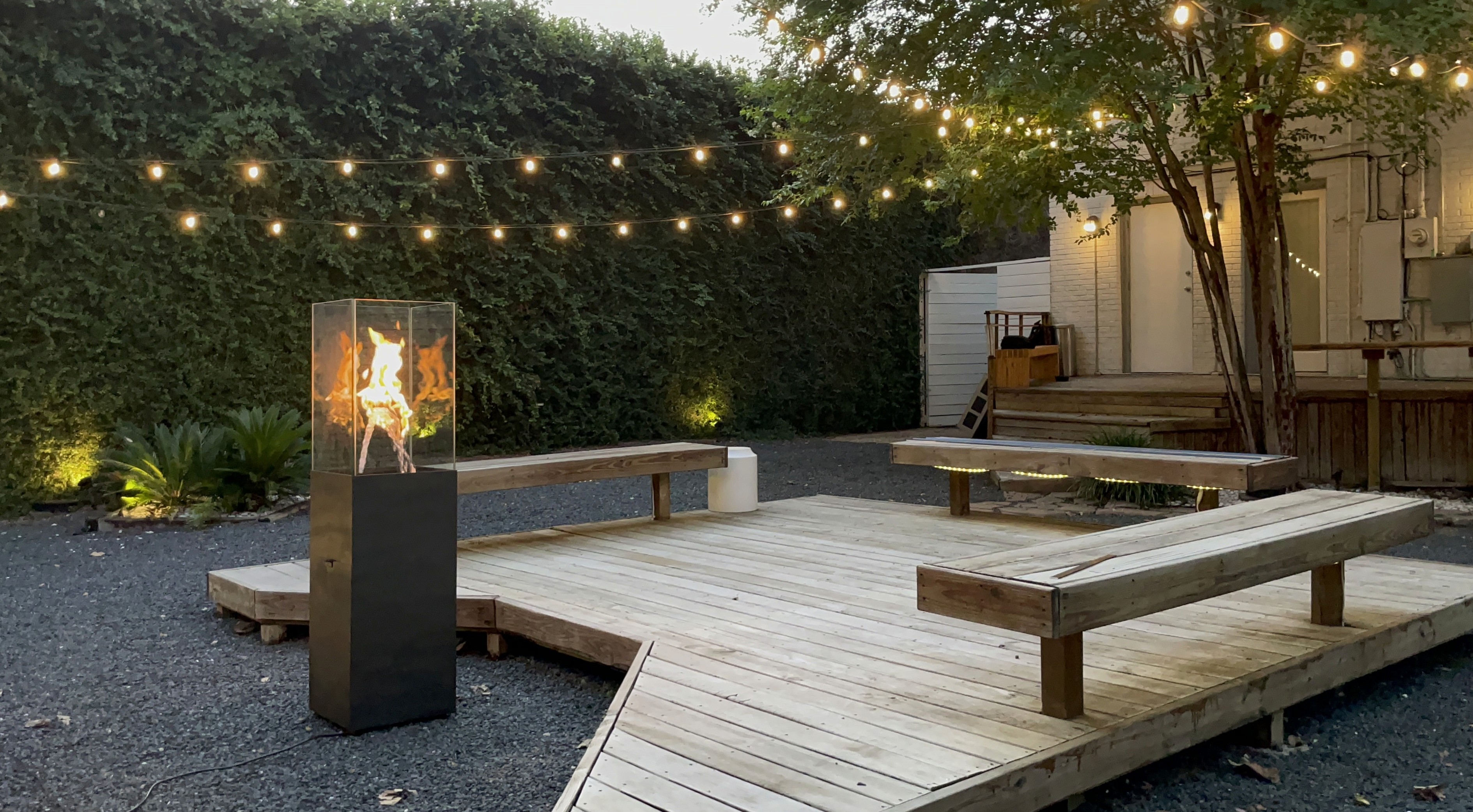 Flumos Fire Fountain on outdoor patio