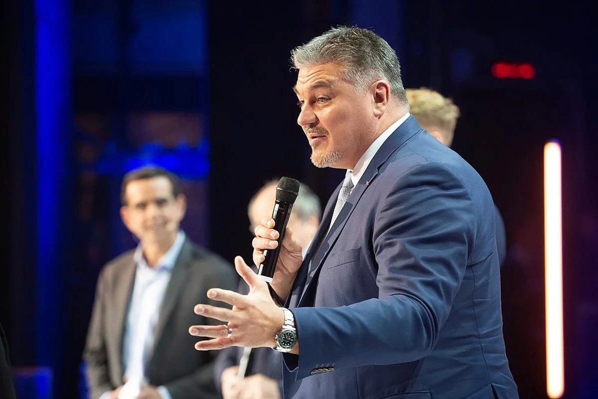 Portrait de David Douillet en pleine intervention — photo corporate Lille | Anteale Yann Manac'h