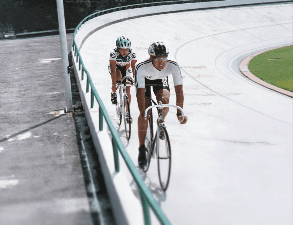Marco Navarro entrenando en el velódromo como preseleccionado nacional rumbo a los Juegos Olímpicos de Atlanta 96.
