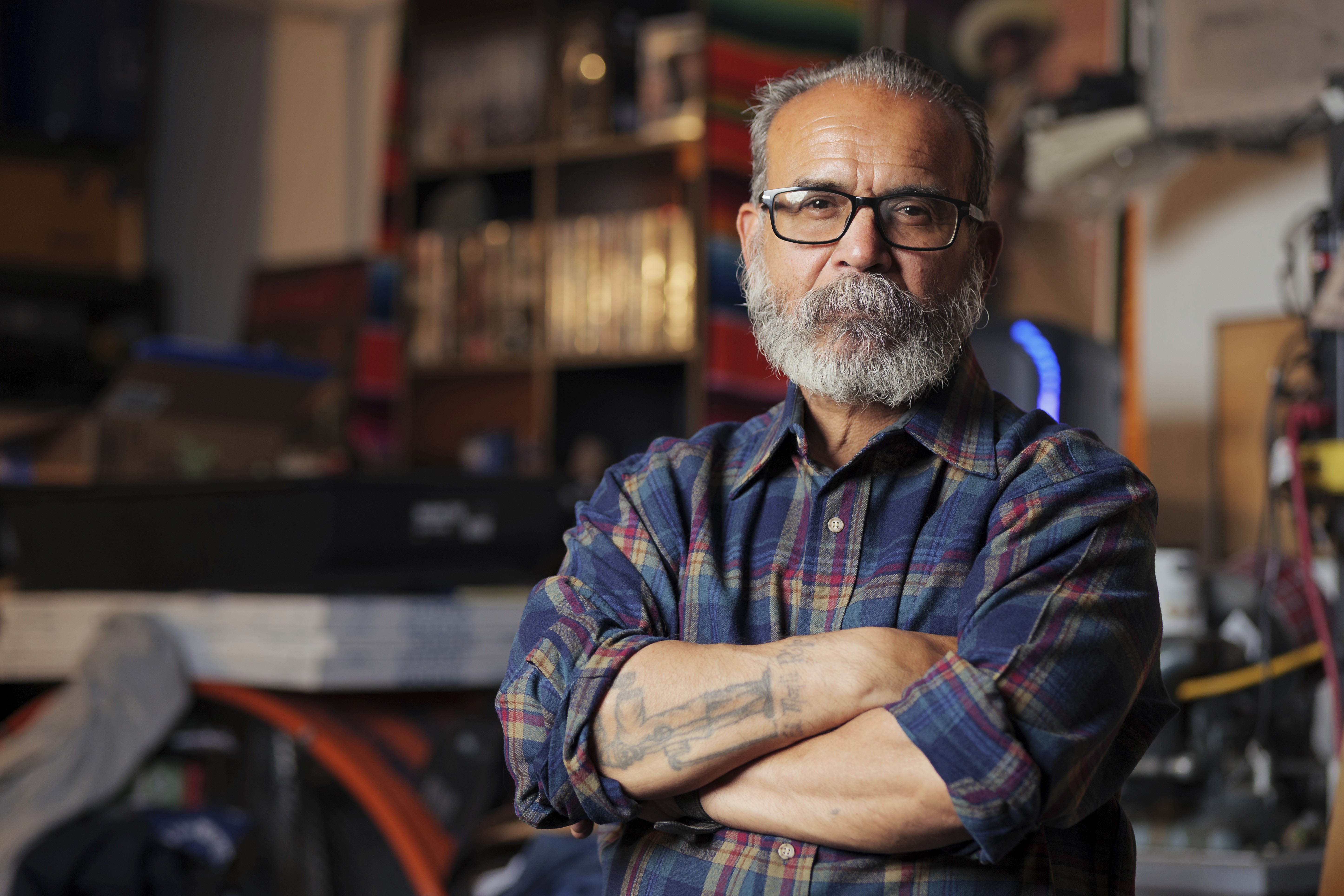 Older man in garage enviroment in Claremont CA | FFotos