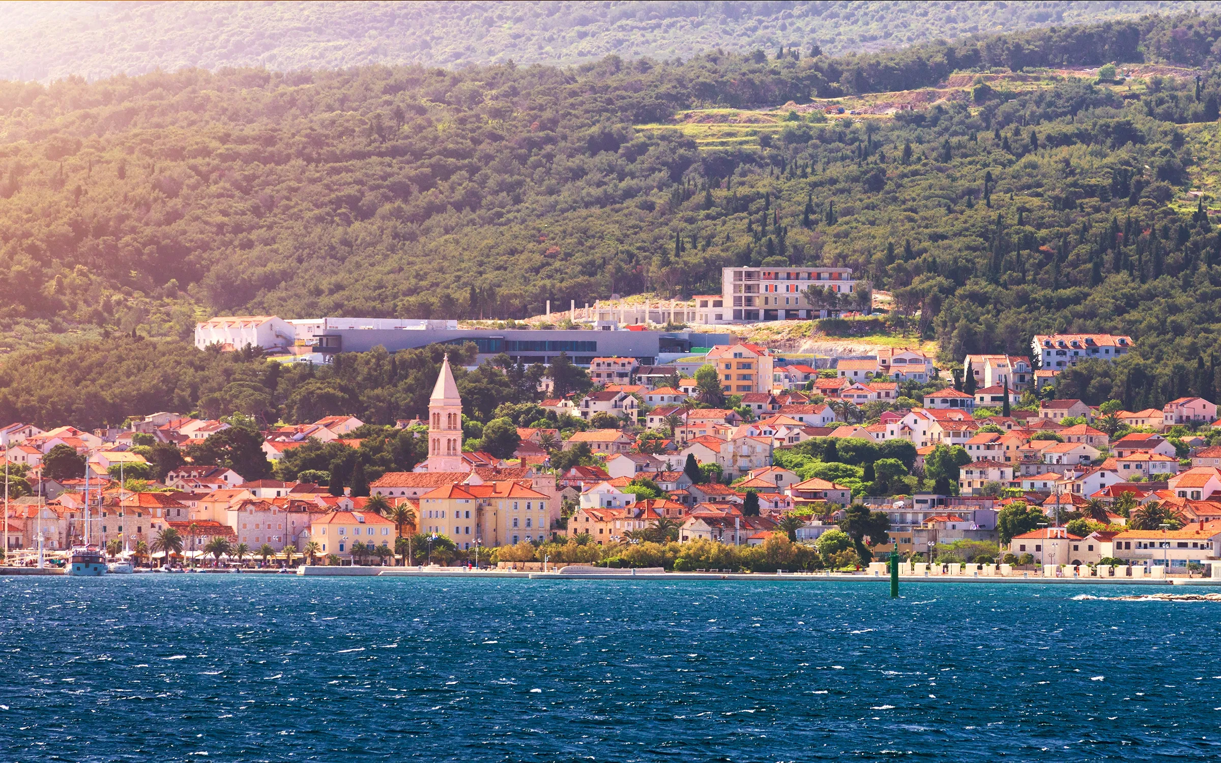 Supetar city på øya Brac - Sykkelcruise i Kroatia med Expa Travel