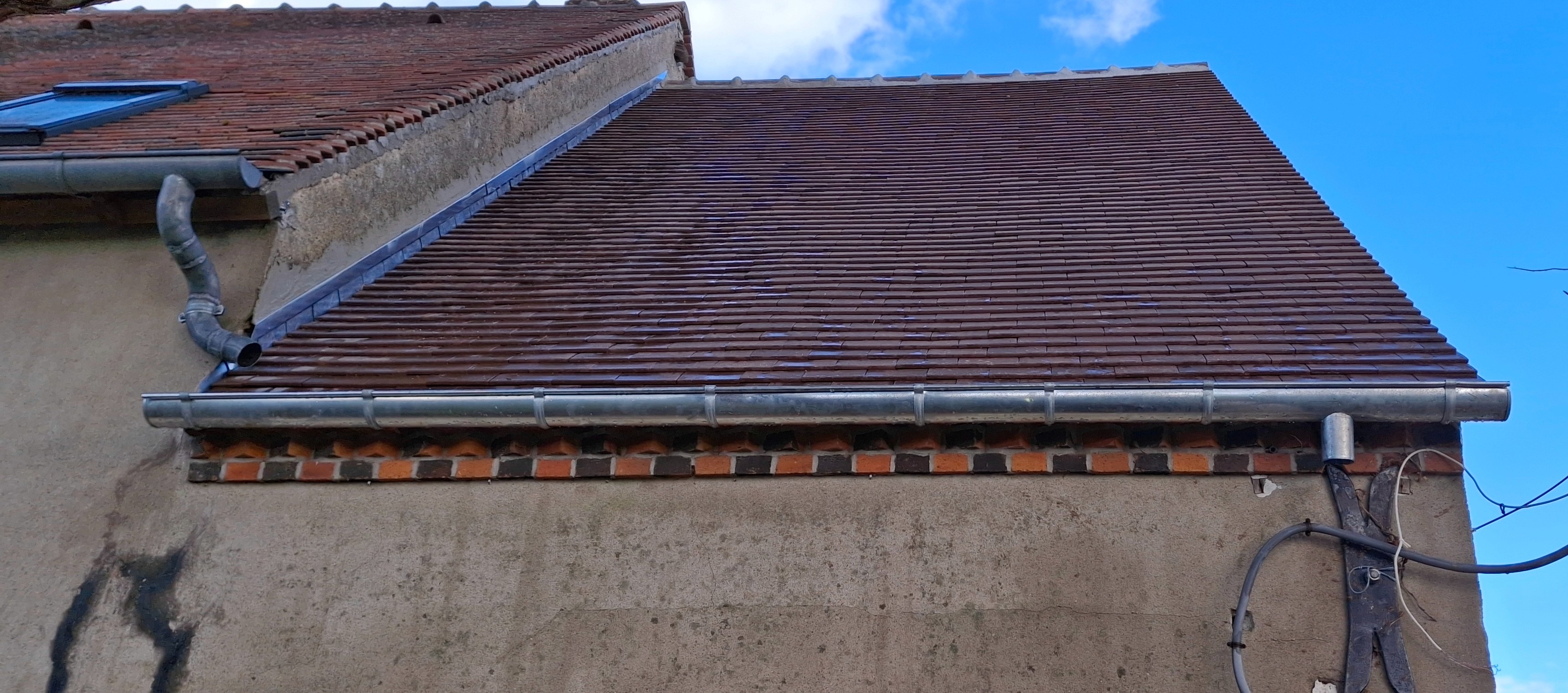 Toiture en tuiles plates rénovée aprés réfection complète a Bray Saint Aignan