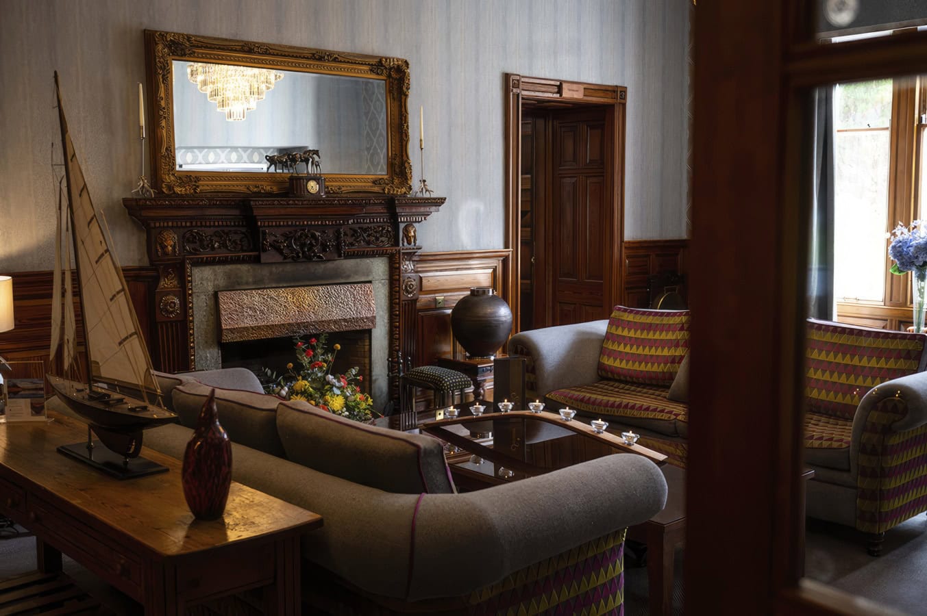Skeabost House Hotel lounge interior