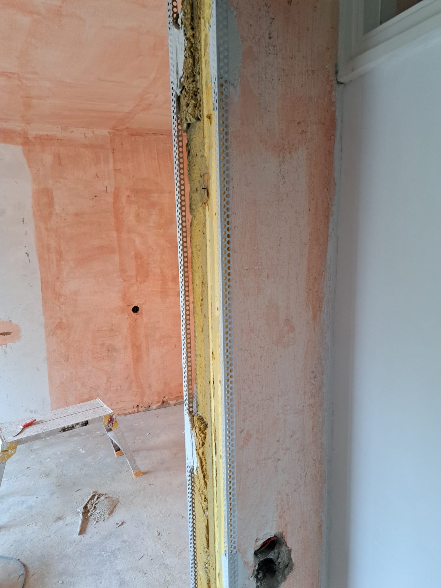 Dusa-Klussenbedrijf-stukadoor-werkzaamheden-Maastricht-wandmontage