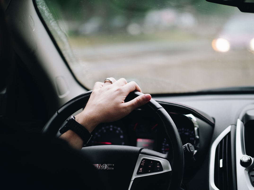 https://images.unsplash.com/photo-1527867285503-73b0f9cc791f?q=80&w=1074&auto=format&fit=crop&ixlib=rb-4.0.3&ixid=M3wxMjA3fDB8MHxwaG90by1wYWdlfHx8fGVufDB8fHx8fA%3D%3D