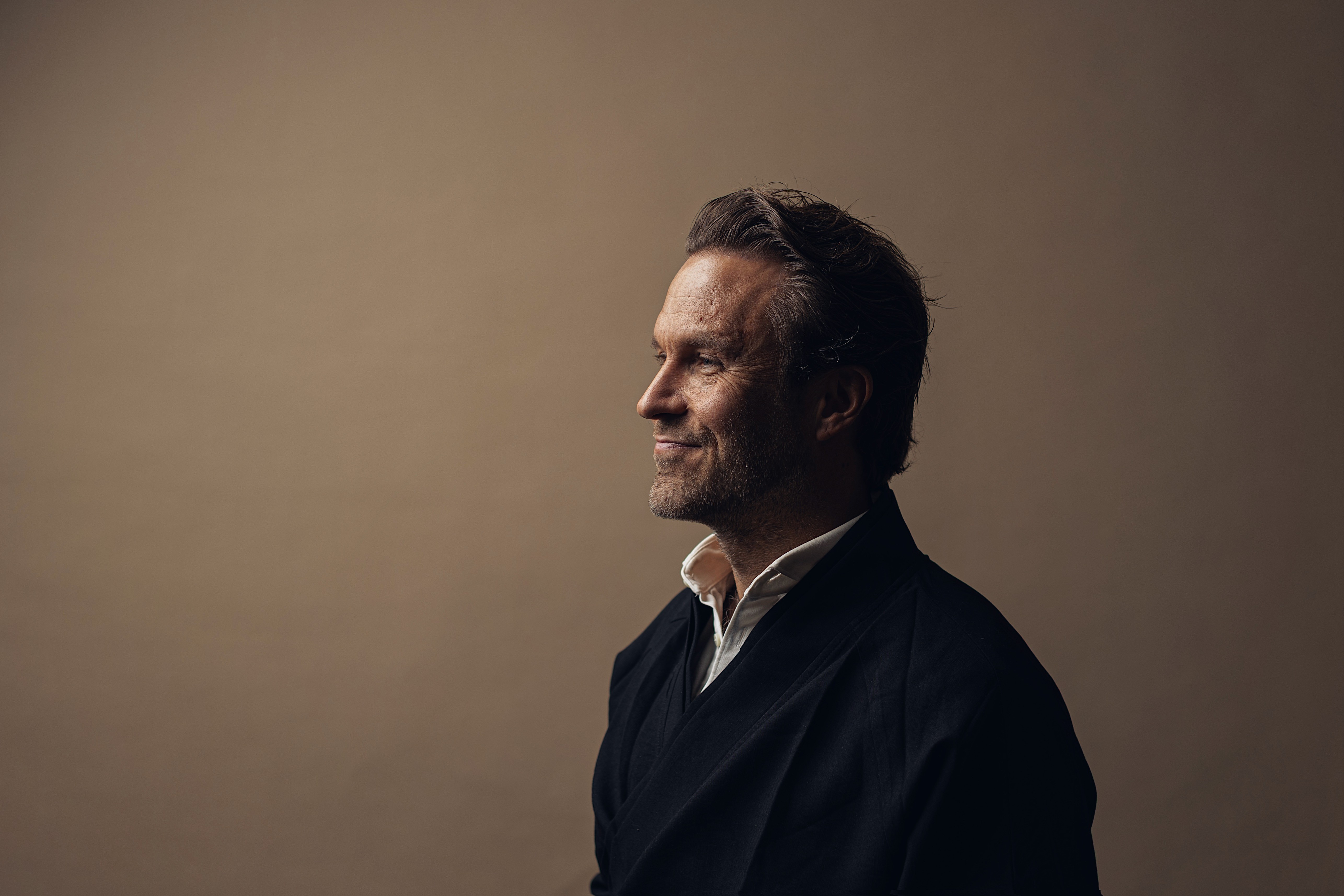 Bilde av Aleksander Blomberg som gründer, investor og foredragsholder.