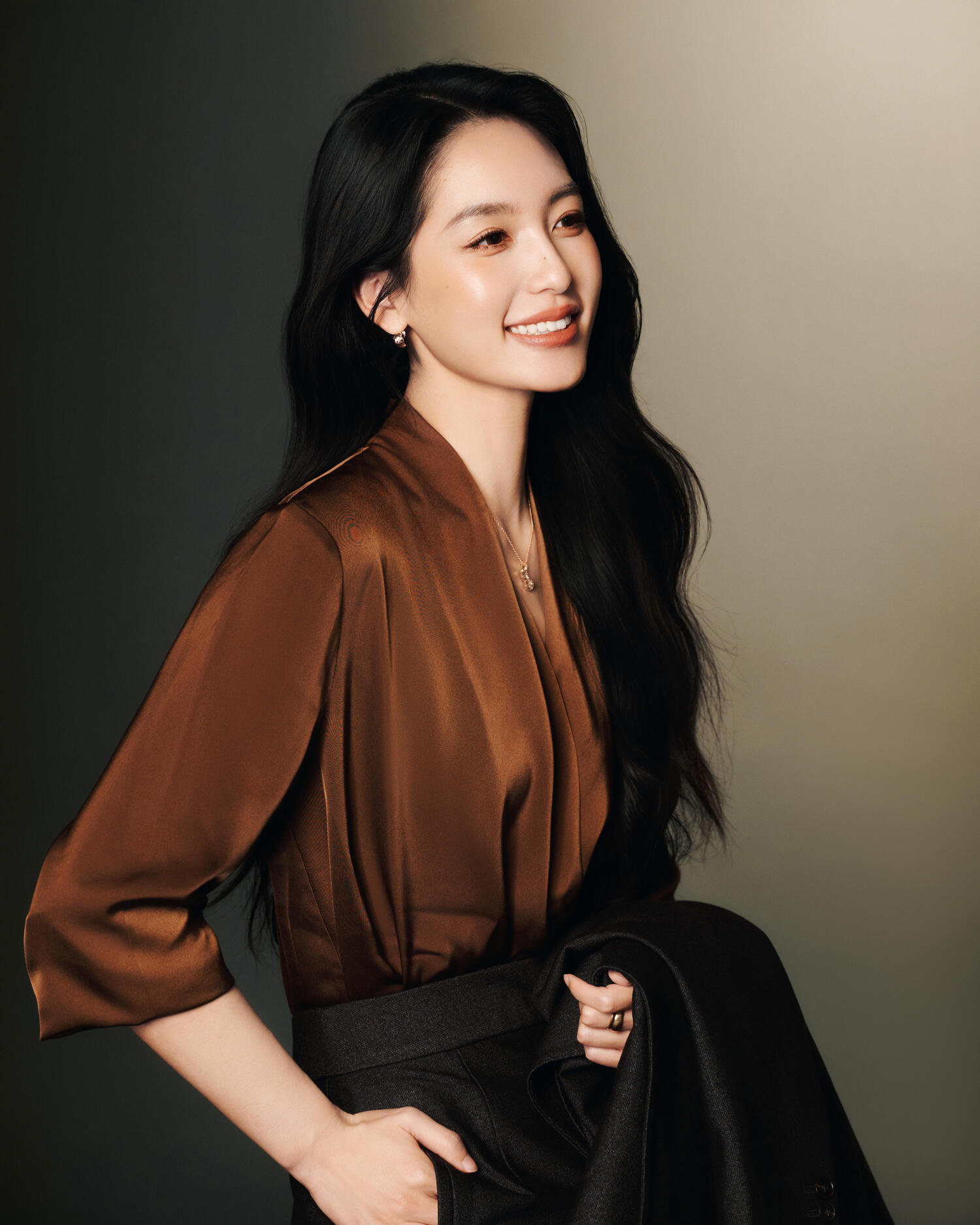 professional headshot photography woman profile by Lefty Studio