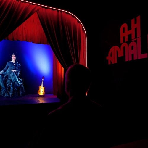 Life-sized hologram of Amália