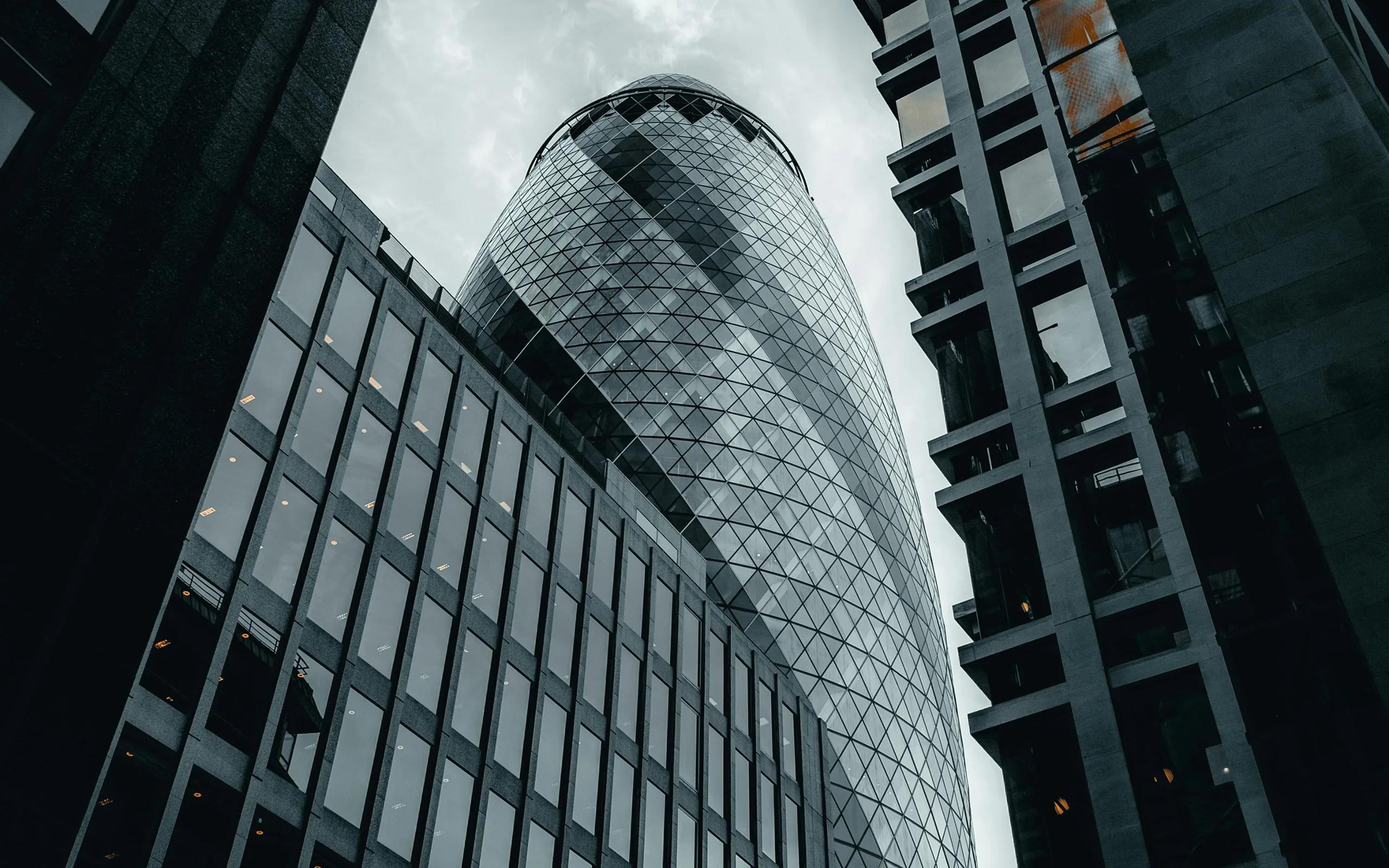 London's Gherkin glass tower architecture.