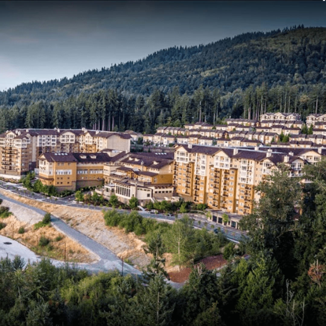Photo of the large grounds and layout of an Issaquah CCRC