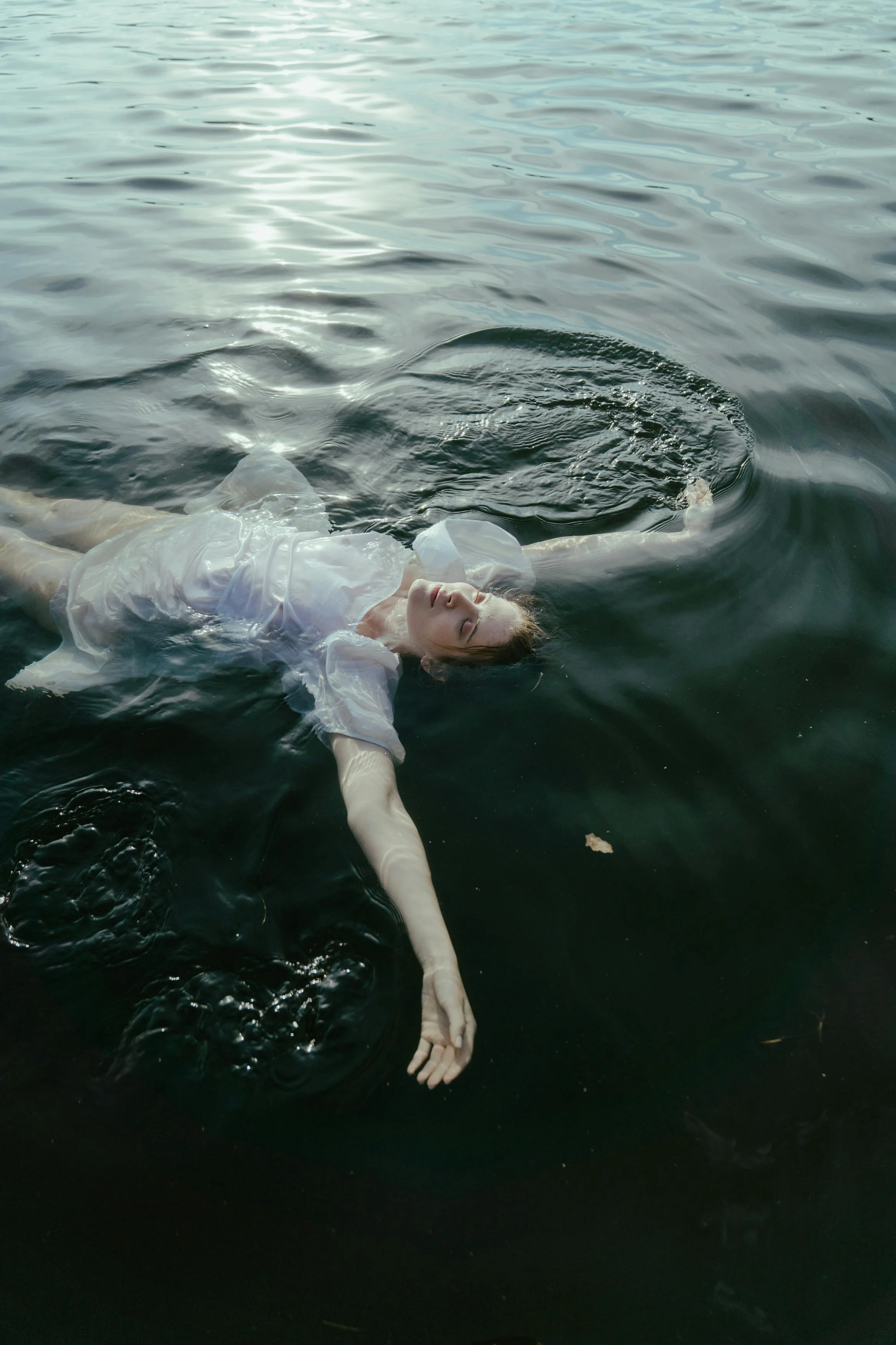 Aurora Sinclair underwater portrait