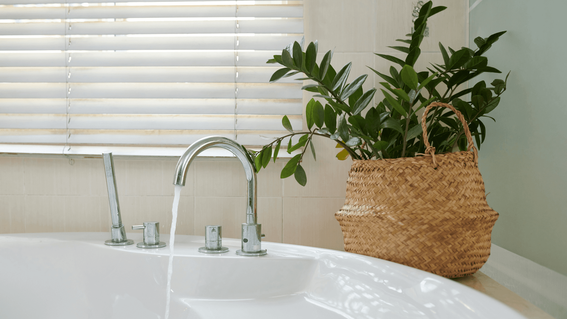 Bathtube with hot water