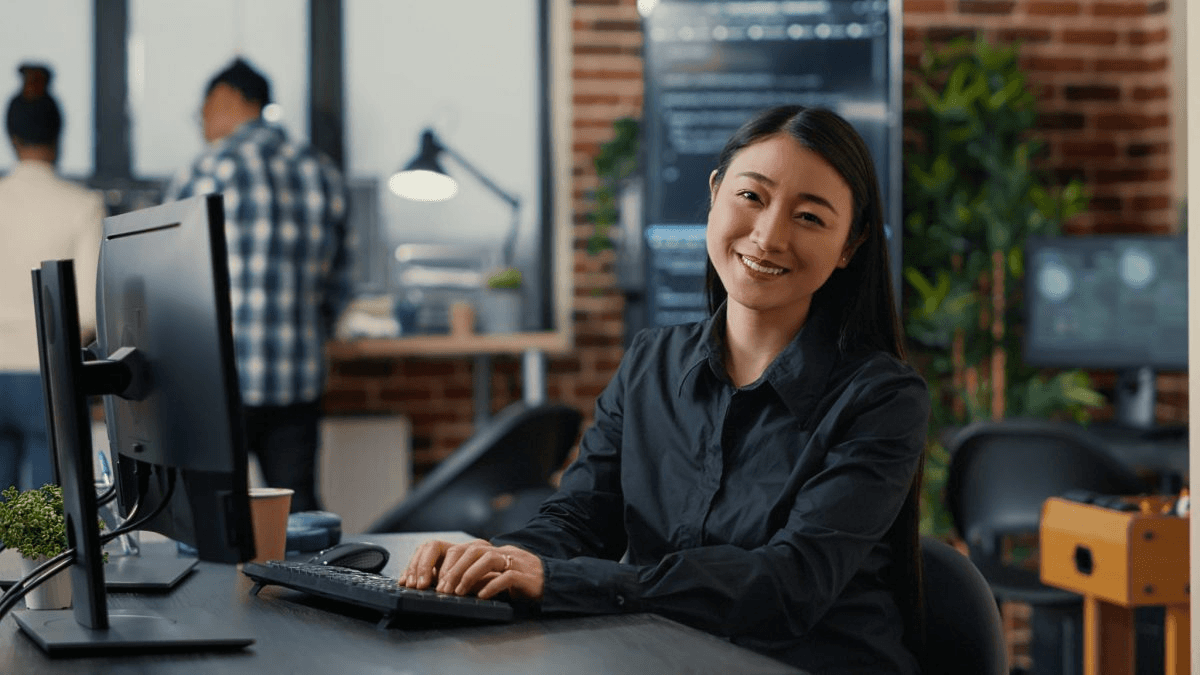 woman at office - Software Engineer Hiring Trends