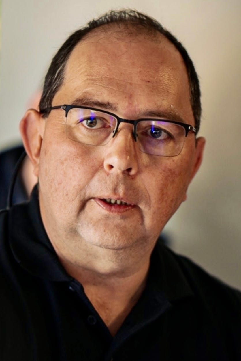 Porträt von Ronny Paulusch mit Brille