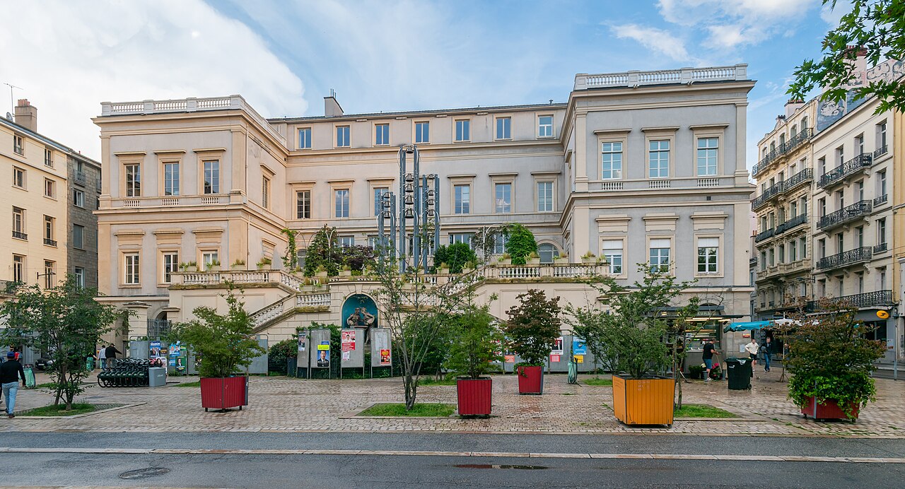 L’hôtel de ville de Saint-Étienne et sa place.