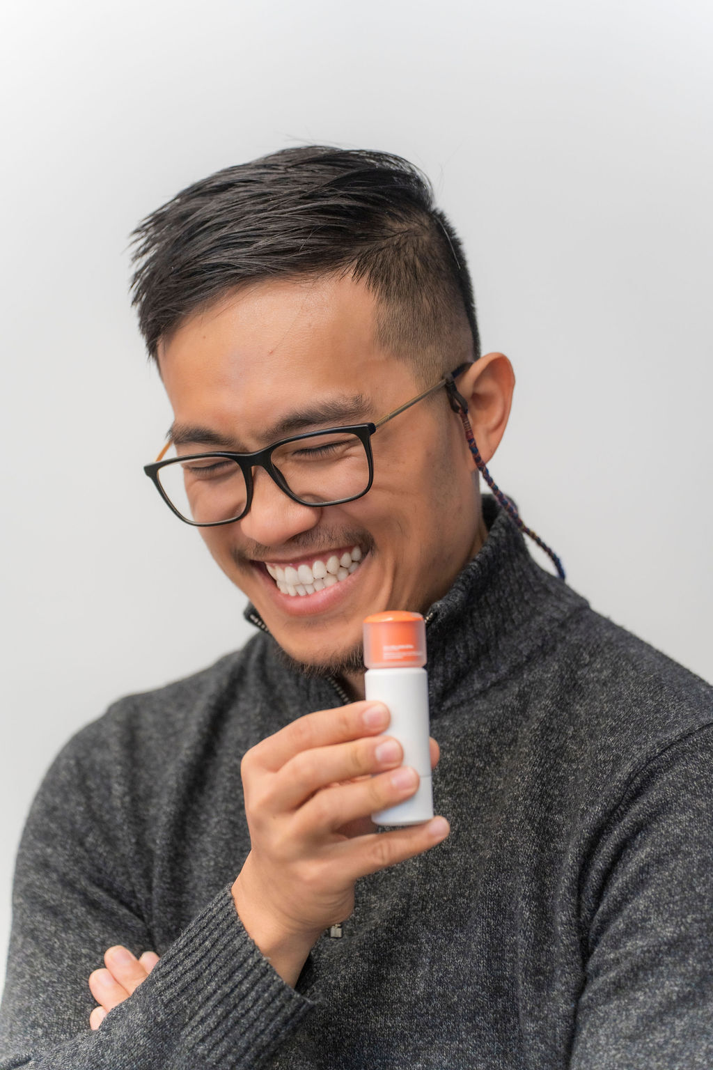 Swap スワップ デオドラント 眼鏡 男性 笑顔 ポートレート