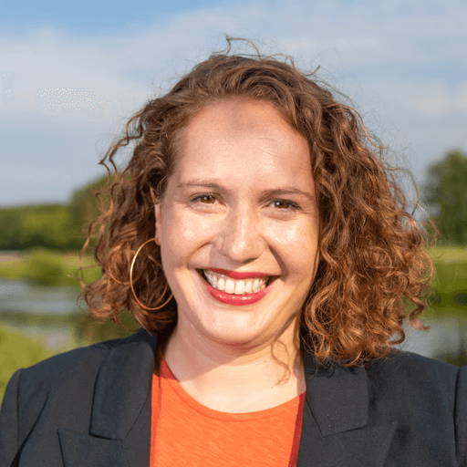 Amanda Faulkner headshot