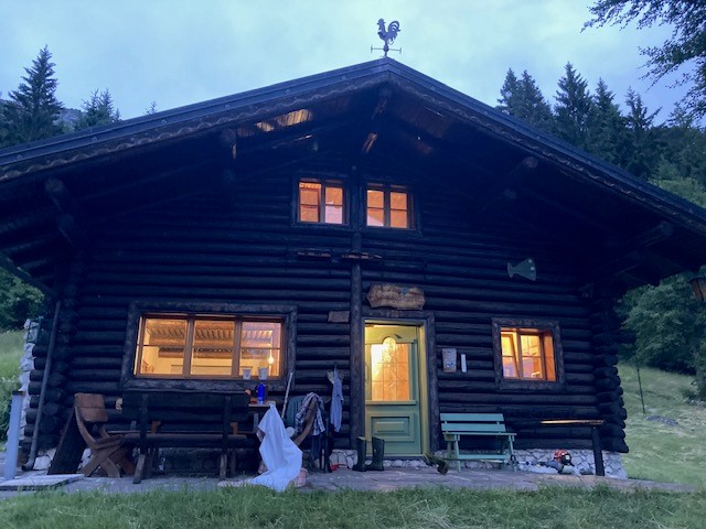 Alleinlage mit 3.800 qm Grund auf 1.300 m Seehöhe