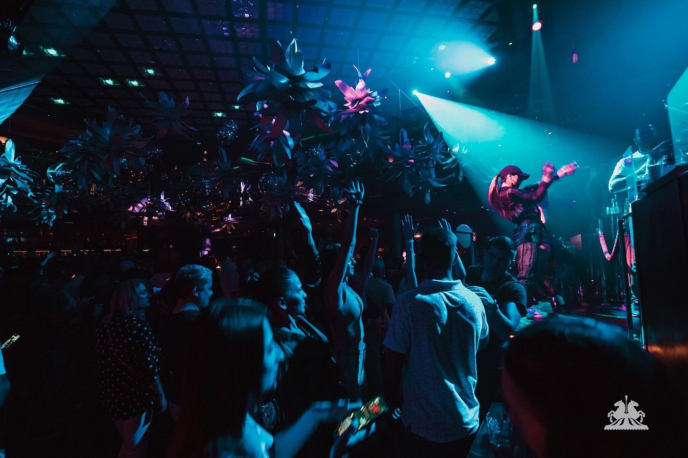 Carrusel dance scene