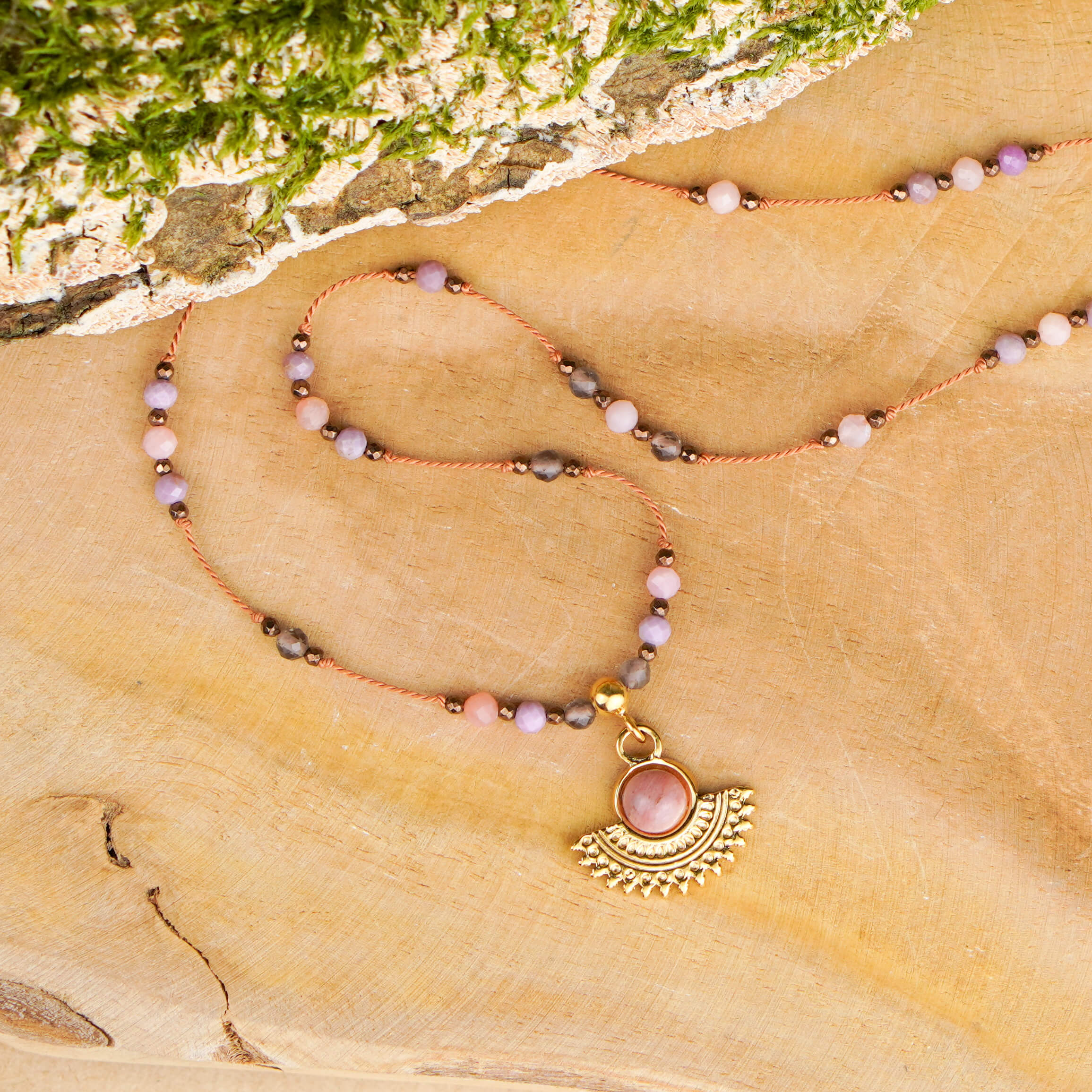 Delikatny naszyjnik boho z rodonitem kwarcem dymnym i opalem różowym