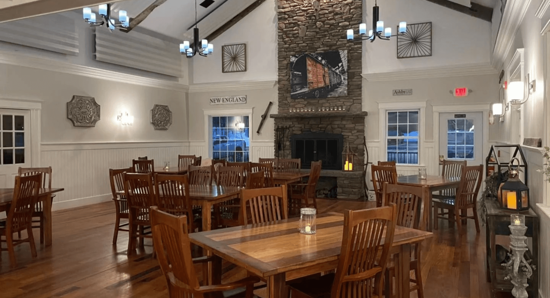 Smith Hill Tavern dining room