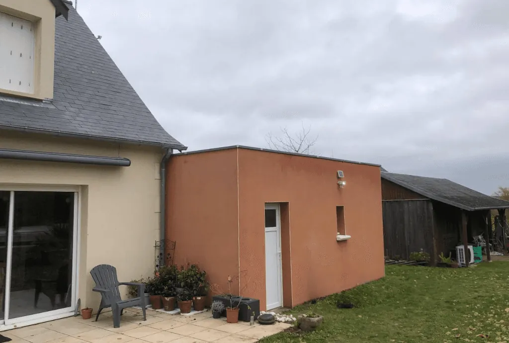 Photo d'une maison en Centre-Val de Loire qui a été équipée de panneaux solaires et dont l'installation a été faite par Solarock.
