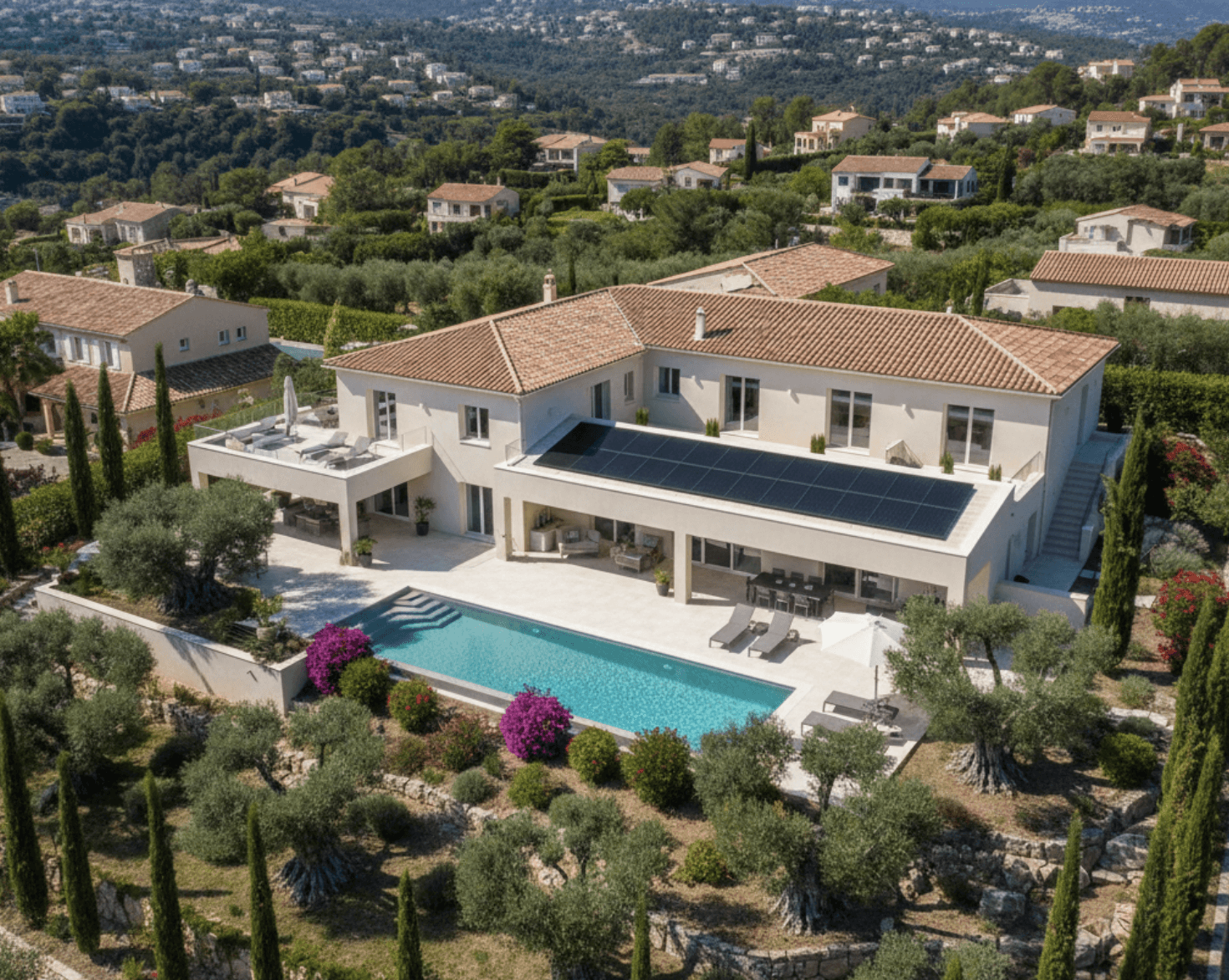 maison équipée de panneaux solaires par Solarock à Nice en Alpes-Maritimes