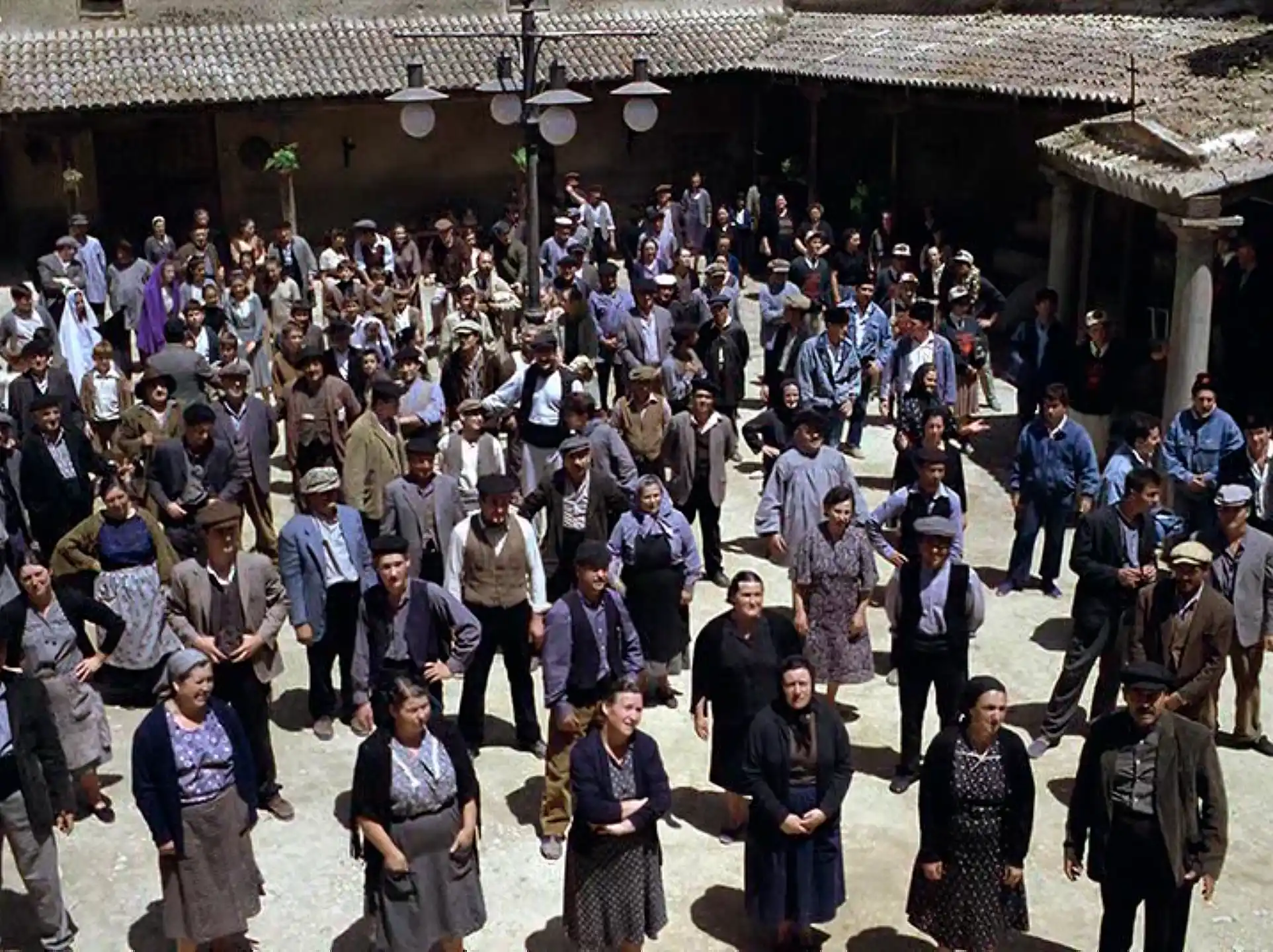 Una multitud de personas