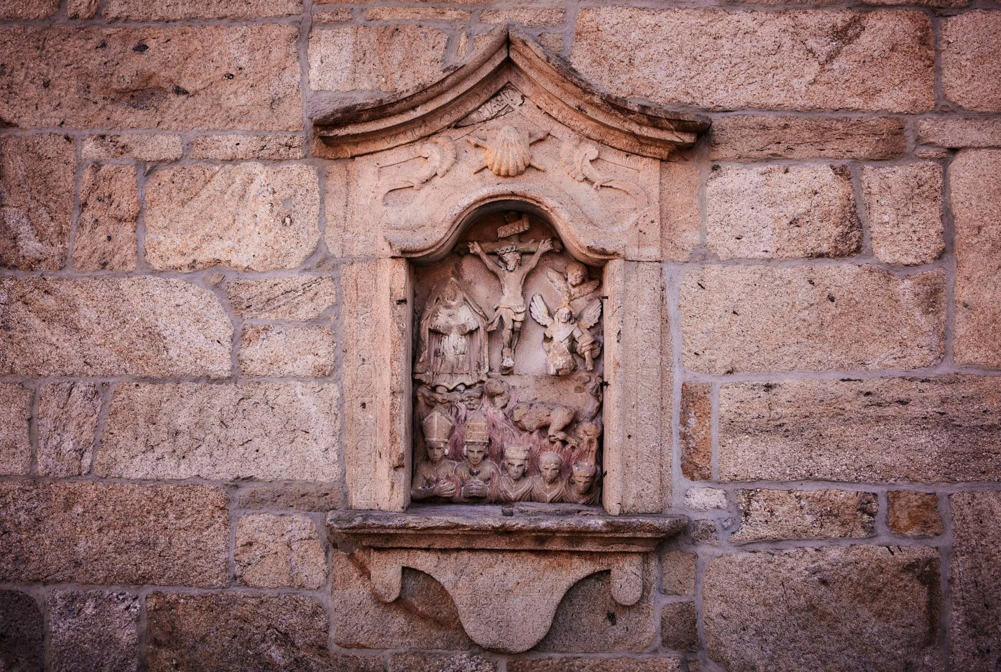 Peto de Ánimas en la fachada de Casa Cruceiro - Elemento histórico arquitectónico gallego