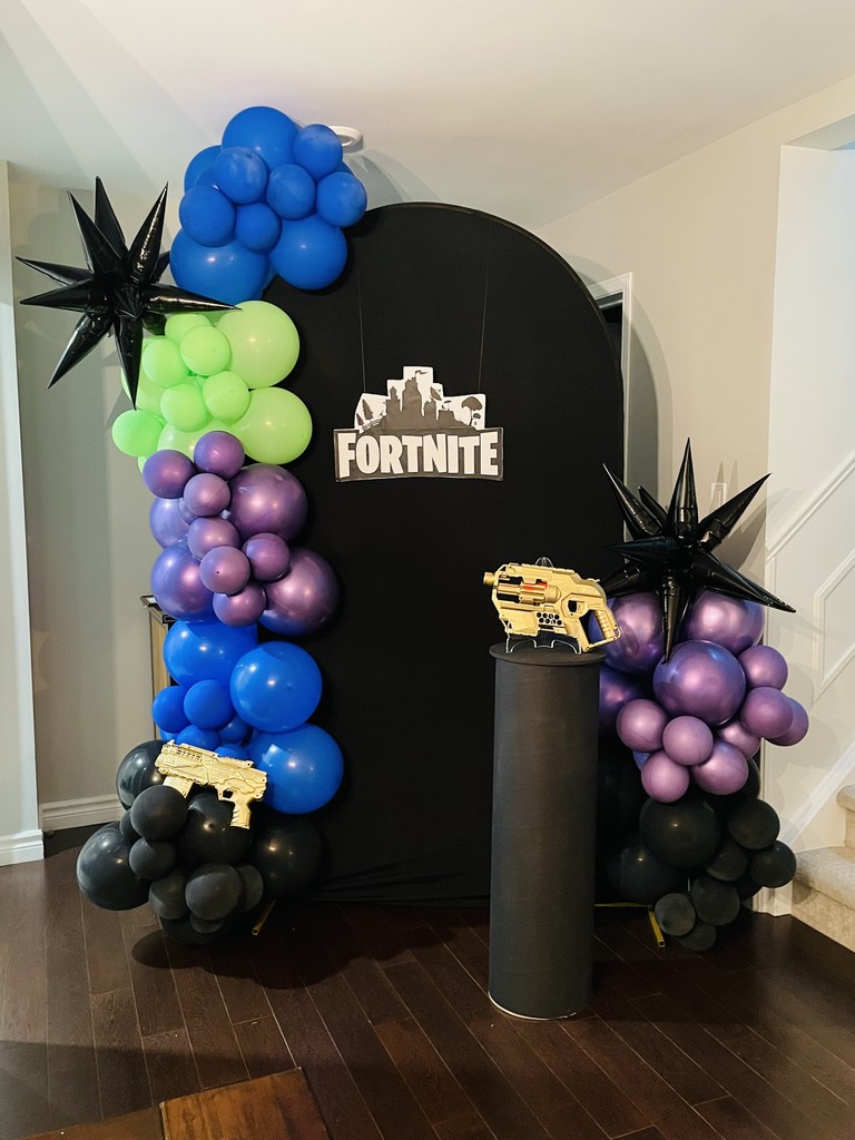 Balloon design arch based on the Fortnite video game. Balloon colors are black, metalic blue and purple.