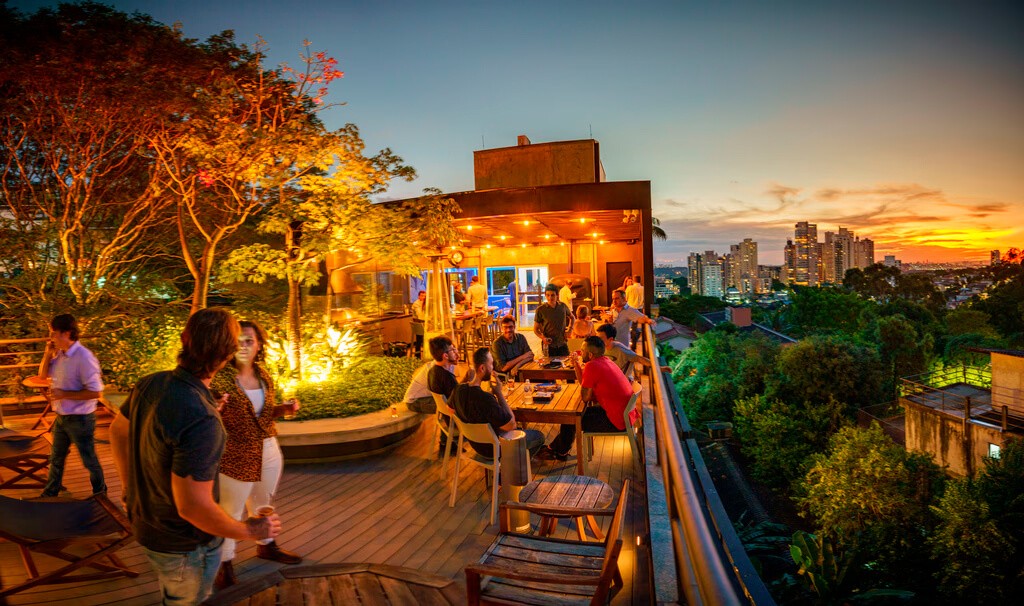 Concetrated triathlete grayscale