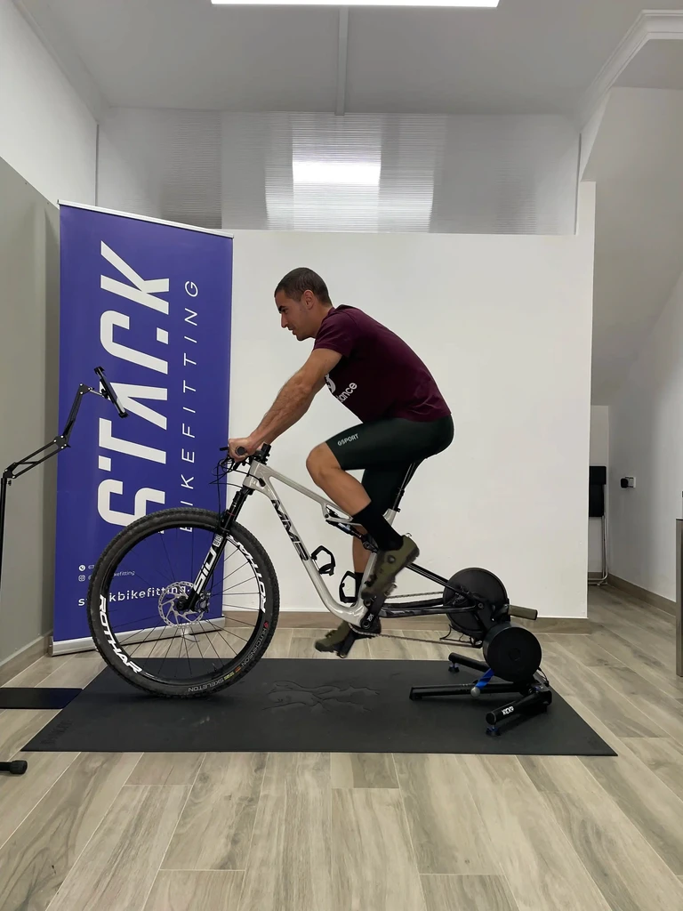 Cliente haciéndose un estudio biomecánico completo en Stack Bikefitting