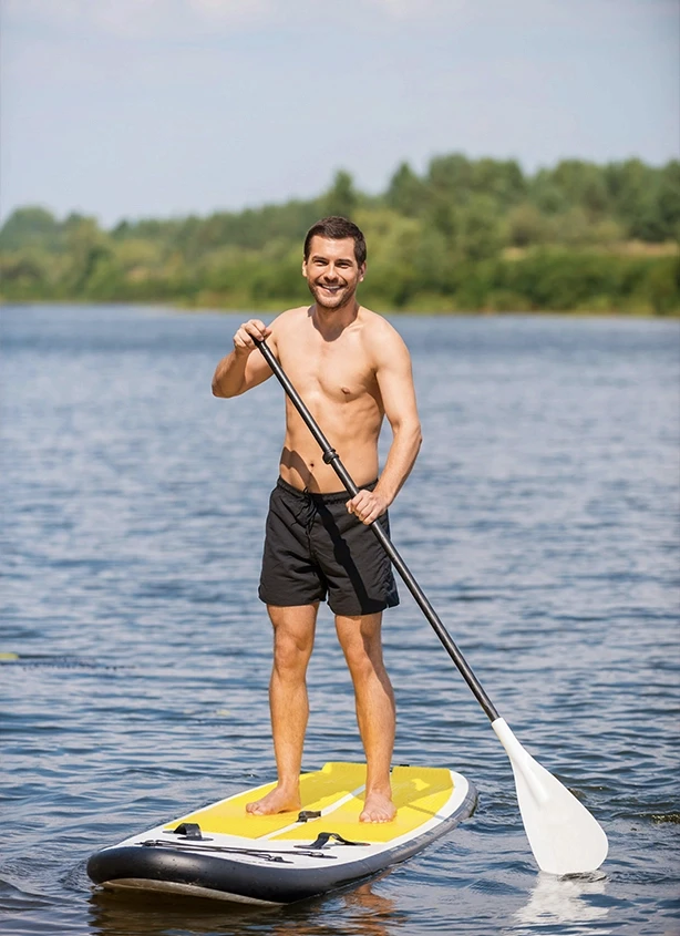 Homme sur paddle