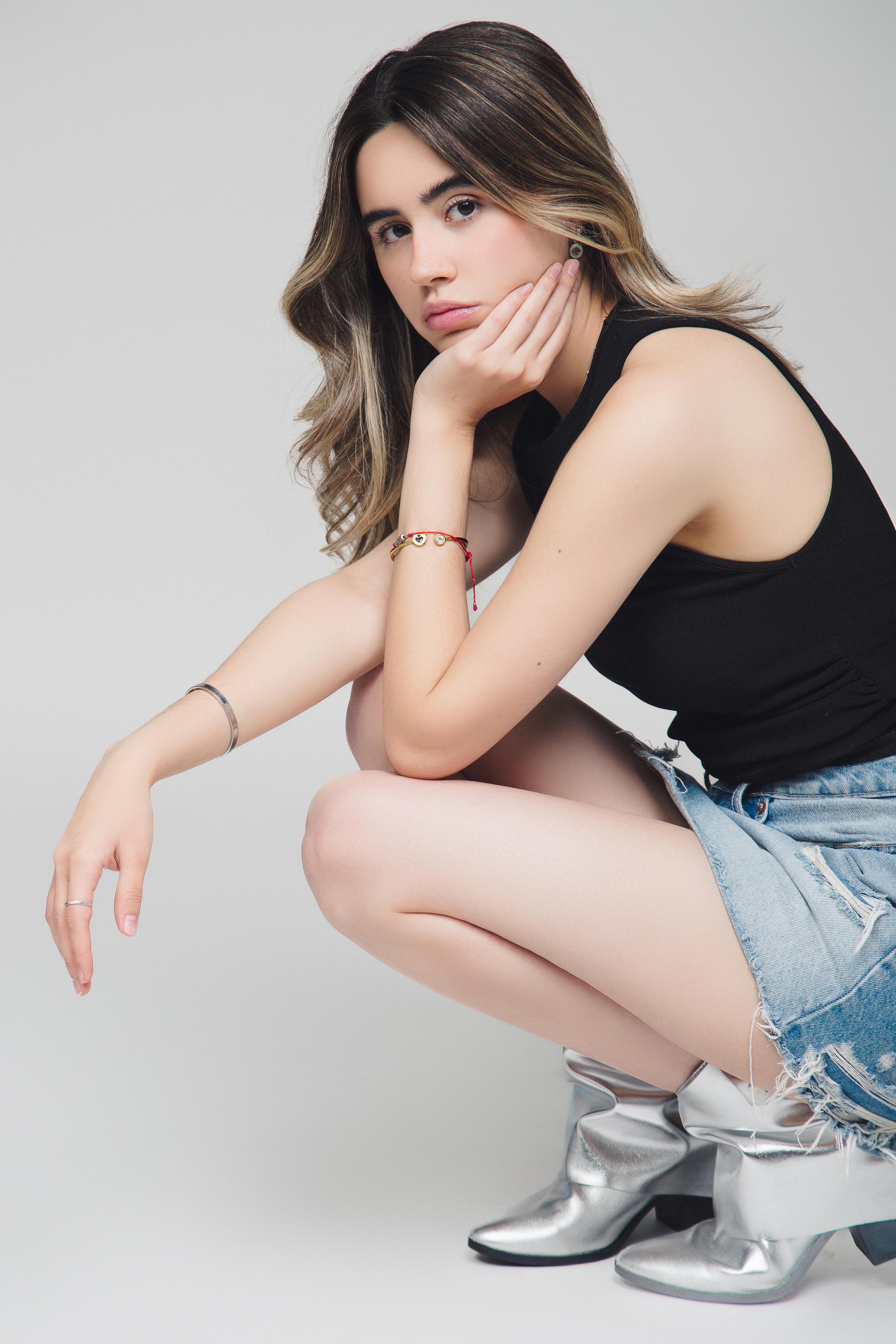 Jimena Almaraz — 6
