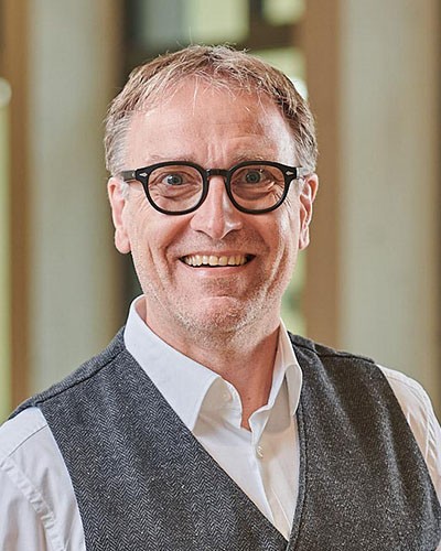 christopher-von-dambrowski-management-amparex