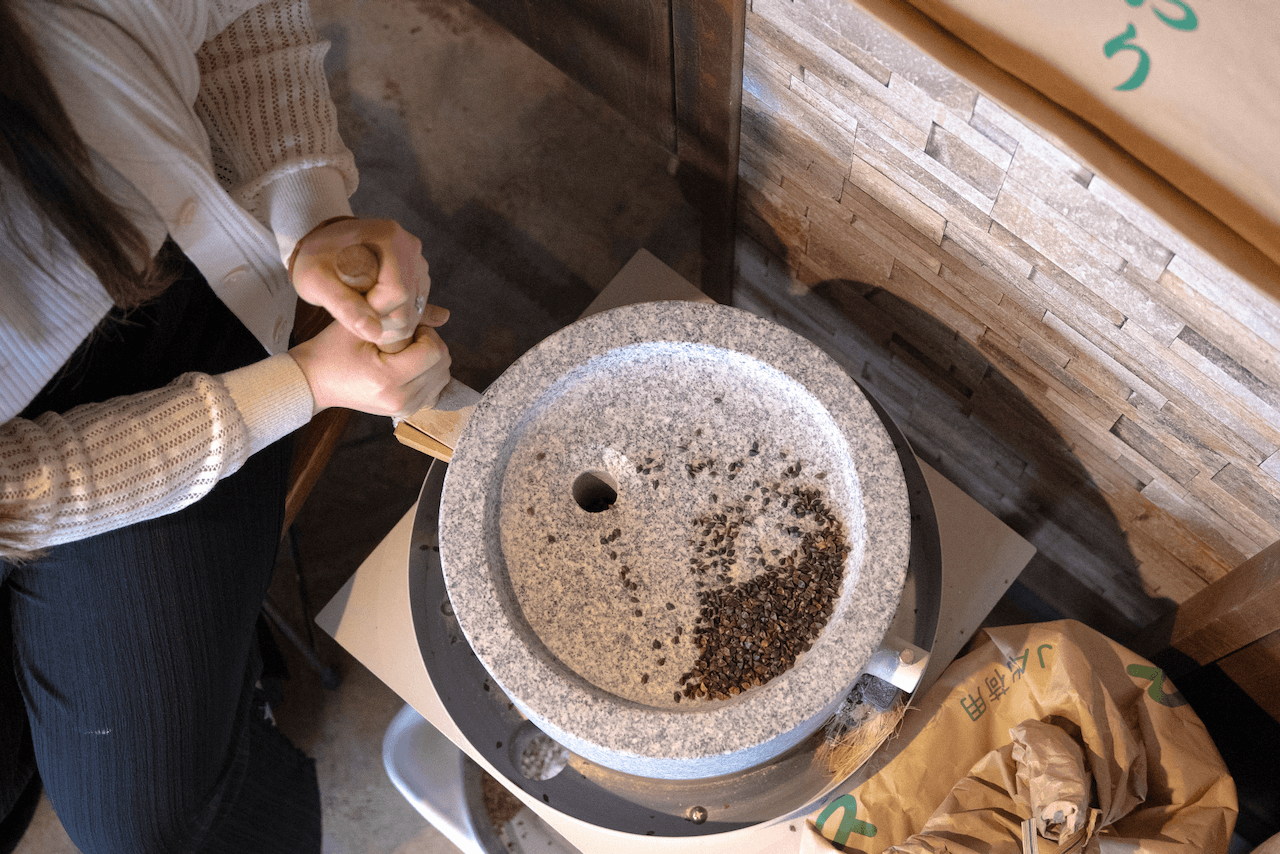 Soba flour being milled