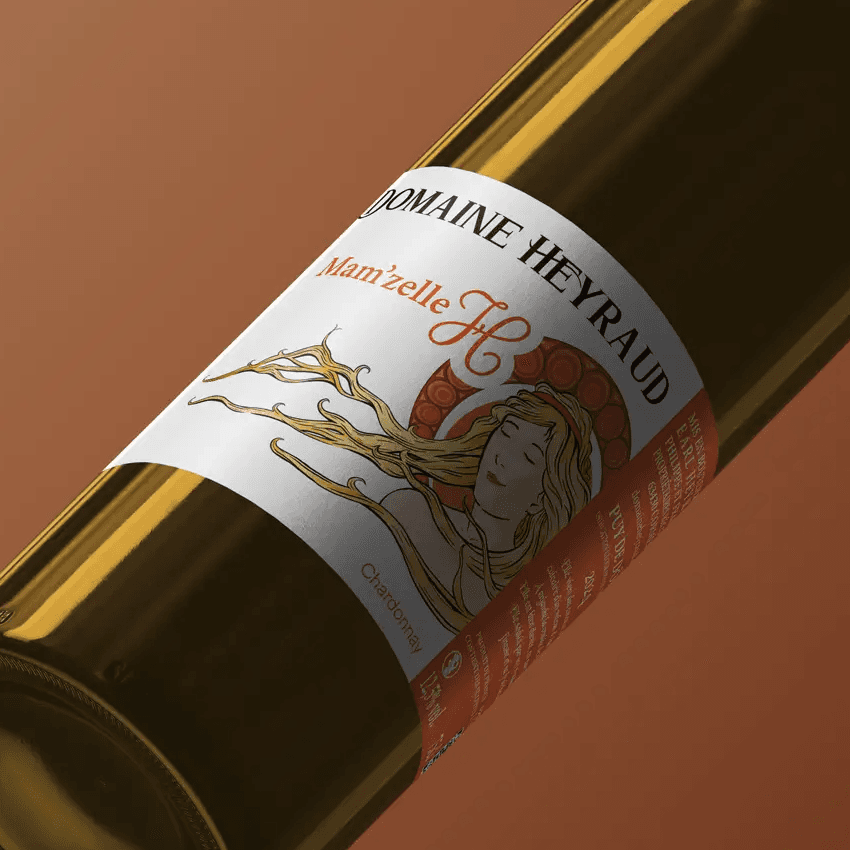 Bouteille de vin sur fond orange