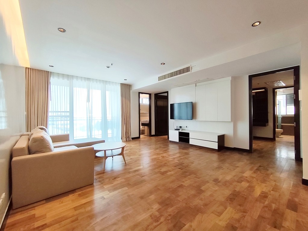 Richmond Hills 2 Bedroom Spacious Pet-Friendly Condo Thonglor 1