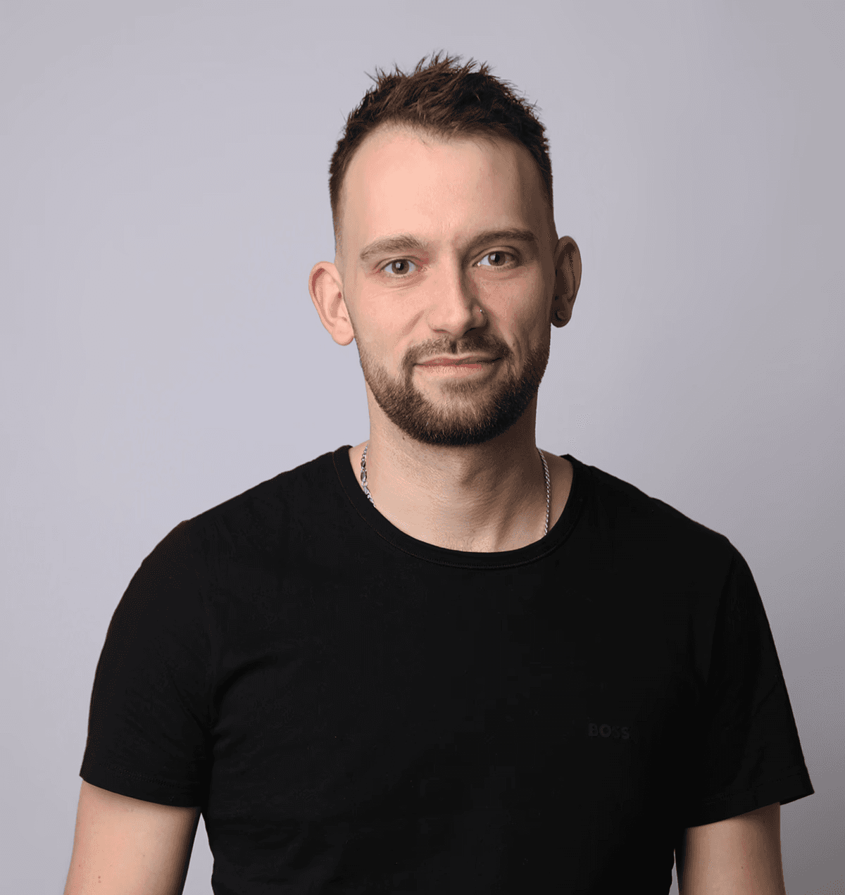 Portrait von Leonard Bielig, Grafikdesigner aus Berlin.