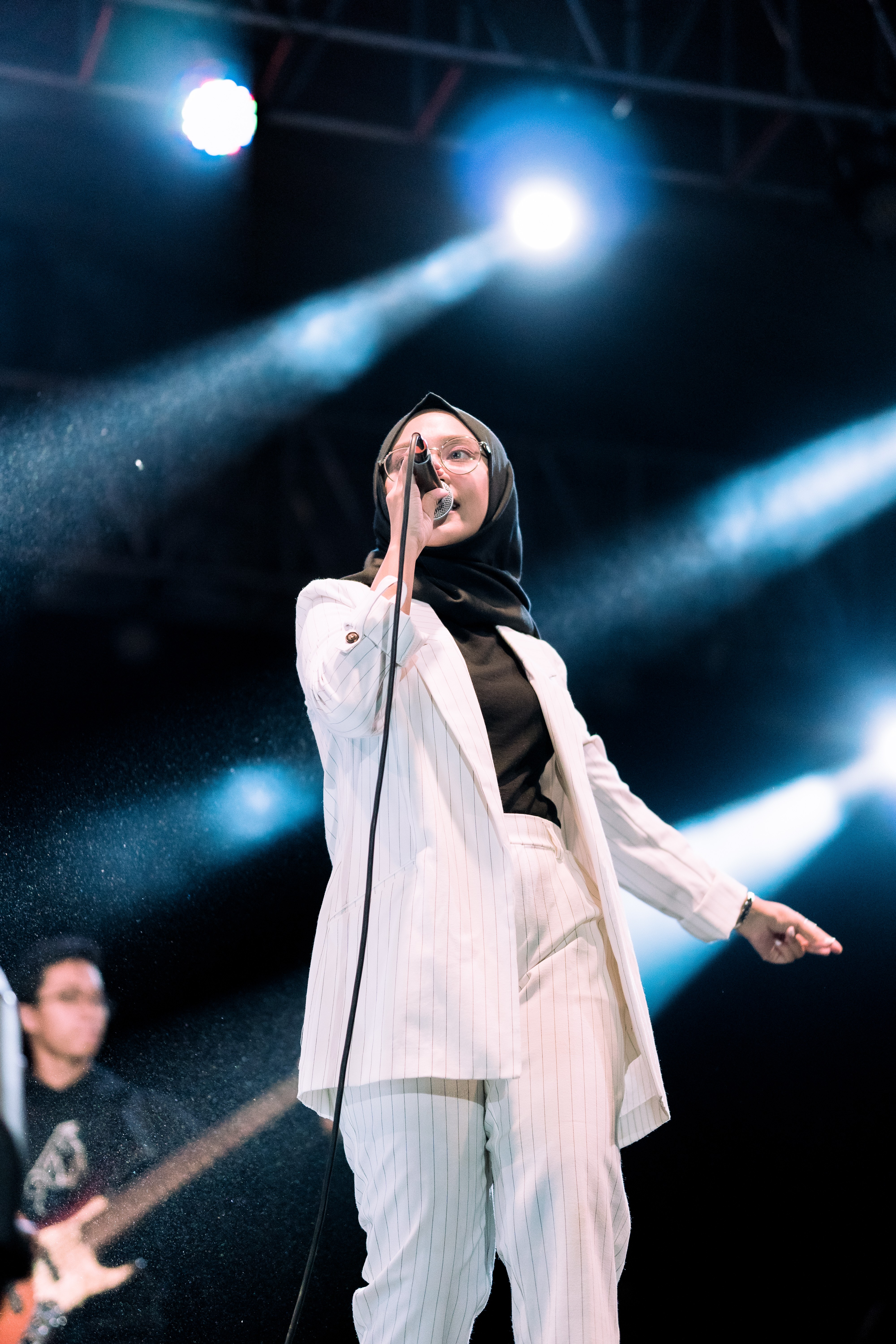 Vira as Vocalist of ITS Jazz, perfom at Jazz Tretes