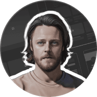 Un homme barbu aux cheveux longs et aux yeux clairs, fixant l'objectif, symbolise l'expertise humaine derrière chaque.