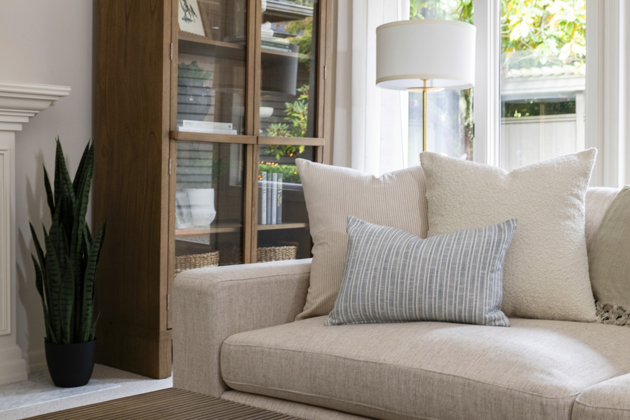 We’re so excited to share details from The Medina House: Living Room –– one of our favorite interior design + professional organizing projects in Medina, WA.
