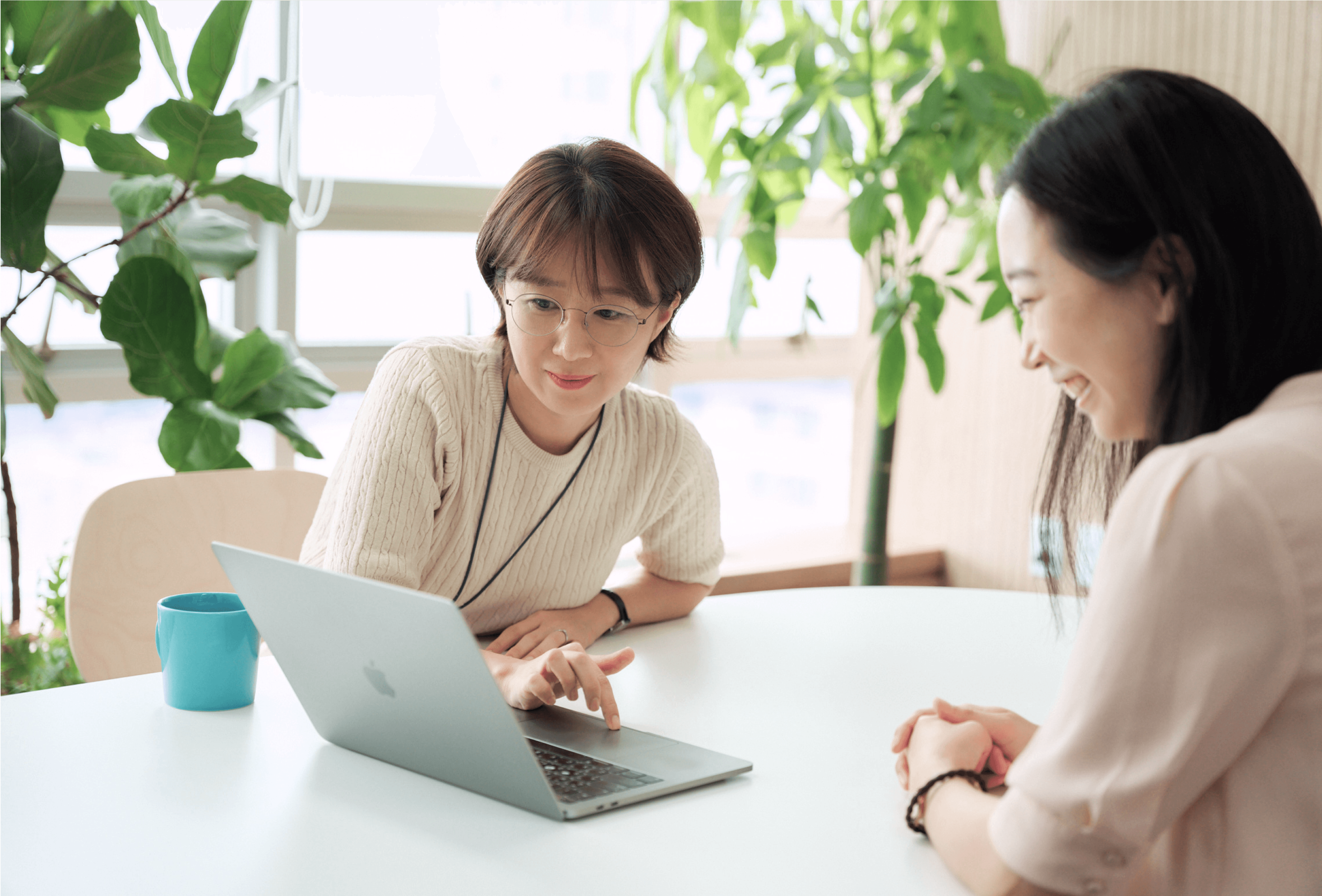 고객과 상담하는 혜움의 업종별 전문 세무사