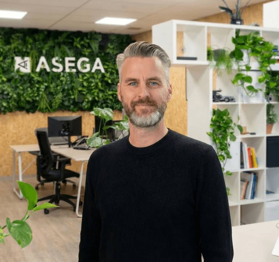 Woman team member photo